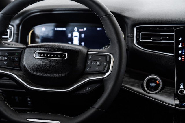 Used 2024 Jeep Wagoneer Series II image 16