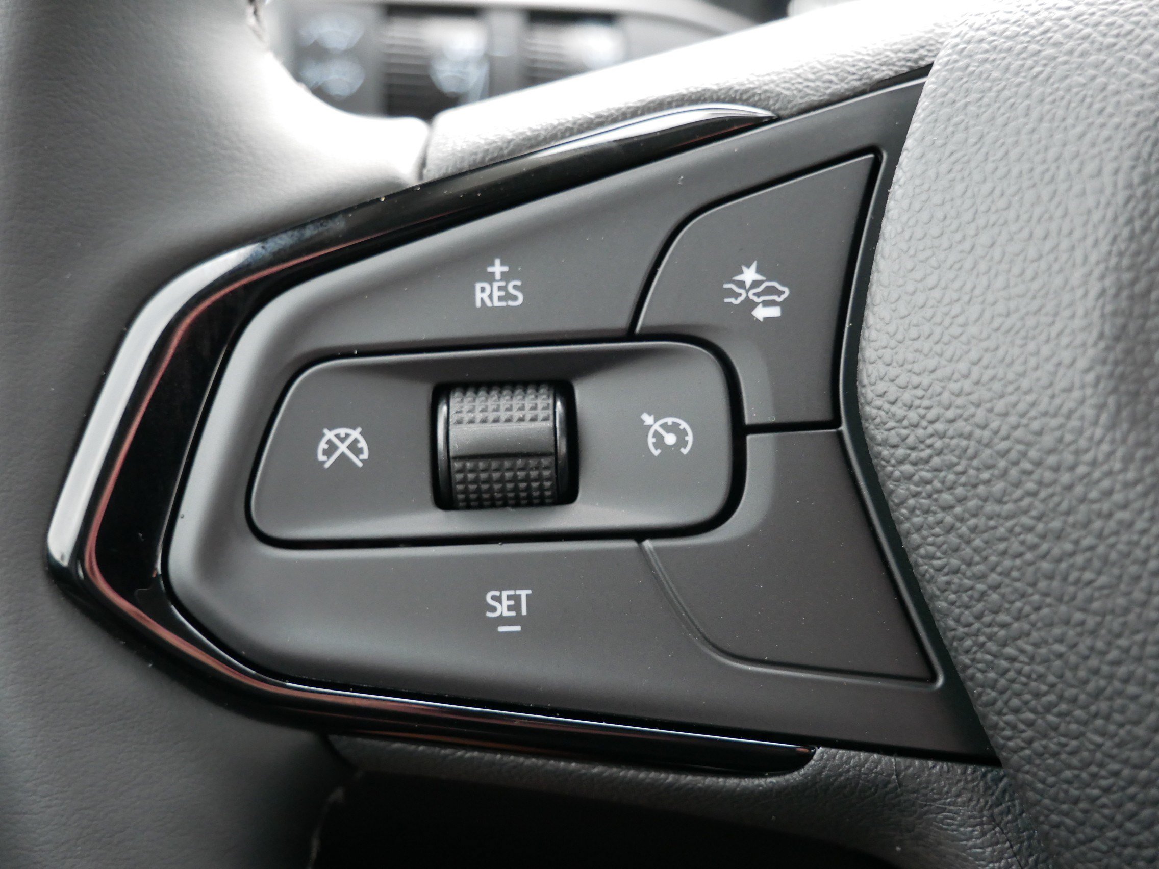 New 2027 Chevrolet Bolt RS w/ Technology Package FWD image 24
