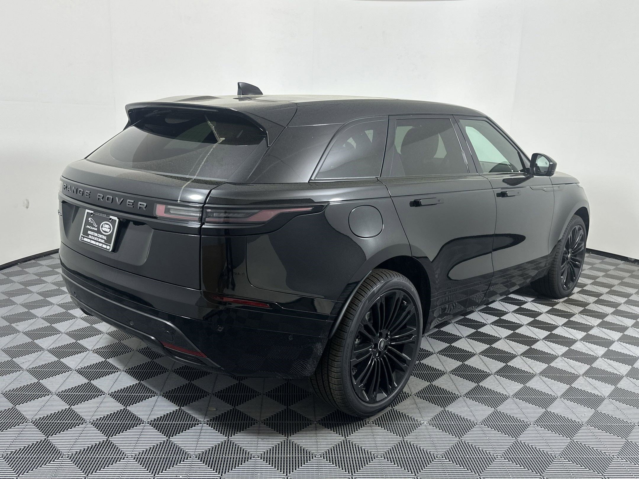 New 2026 Land Rover Range Rover Velar Dynamic SE image 6