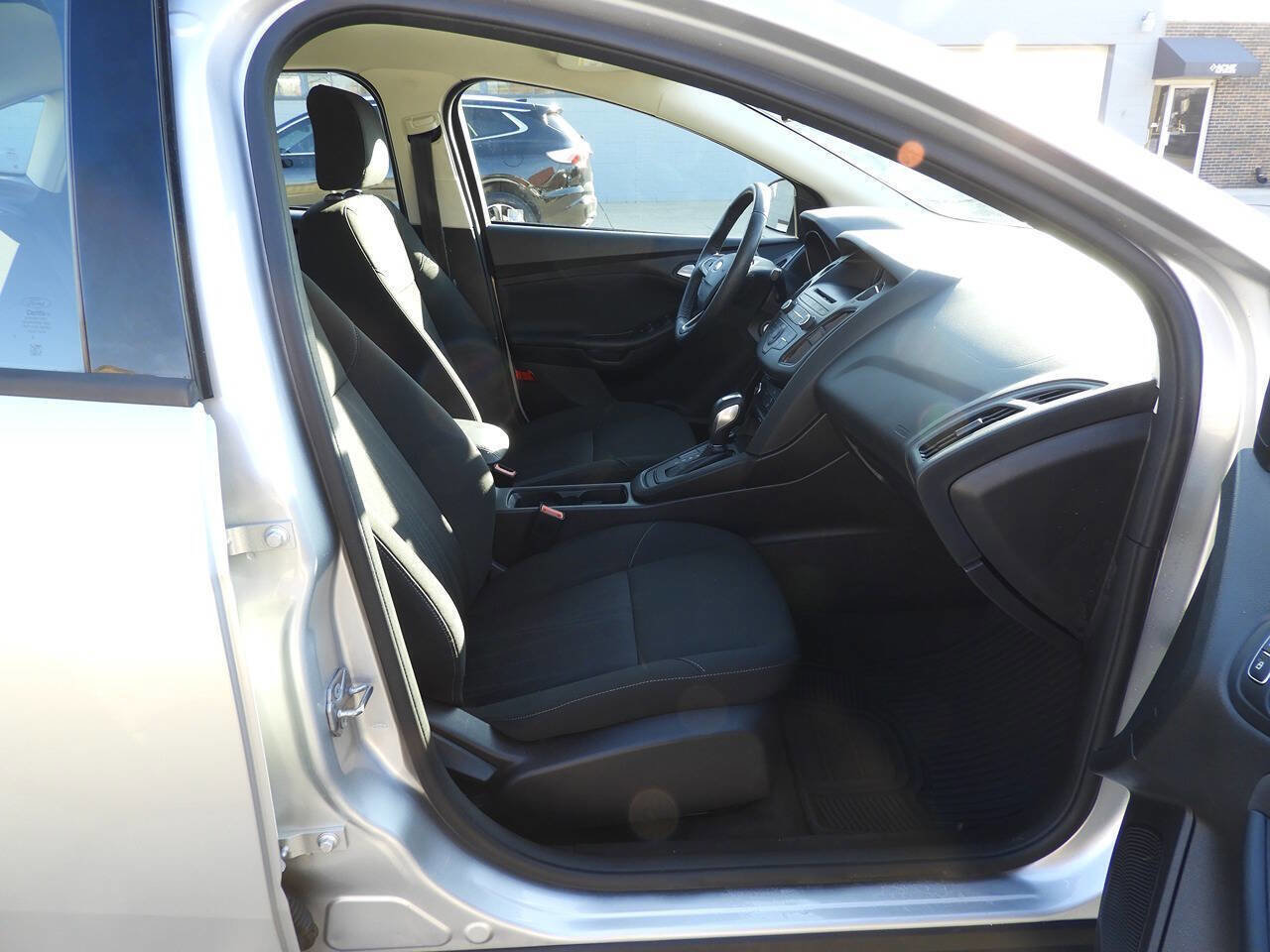 Used 2015 Ford Focus SE w/ SE Cold Weather Package image 30