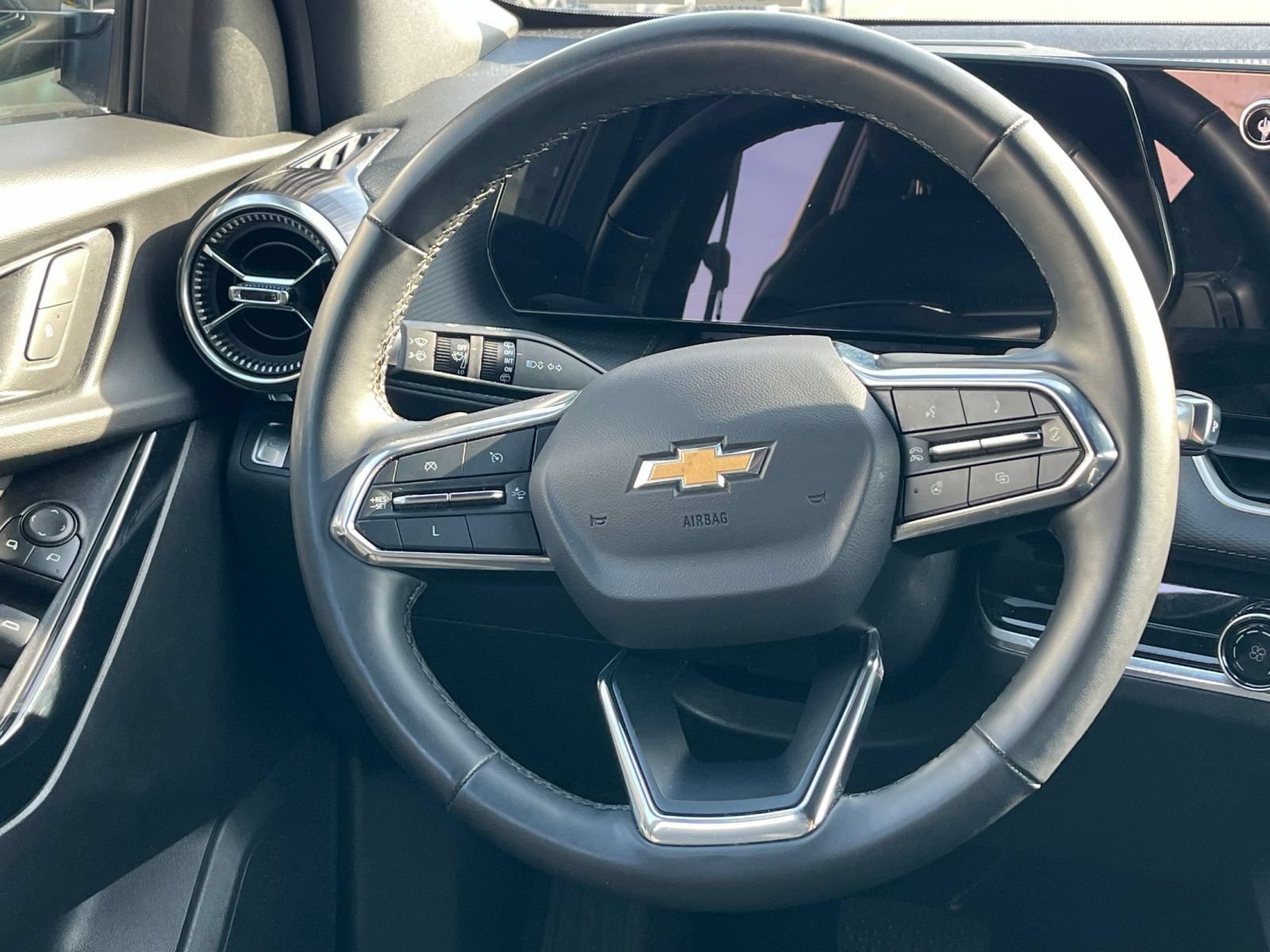 Used 2025 Chevrolet Equinox LT FWD image 28