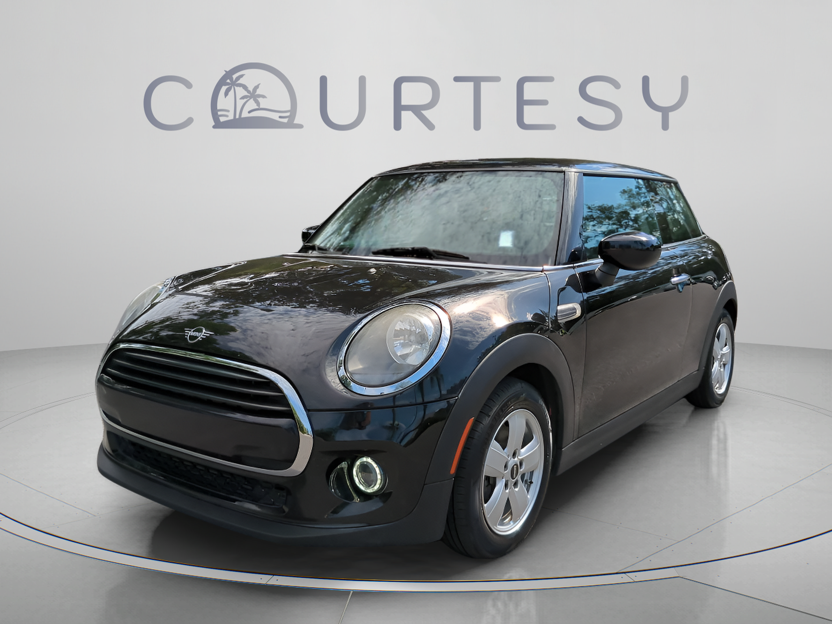 Used 2021 MINI Cooper 2-Door Hardtop FWD image 2