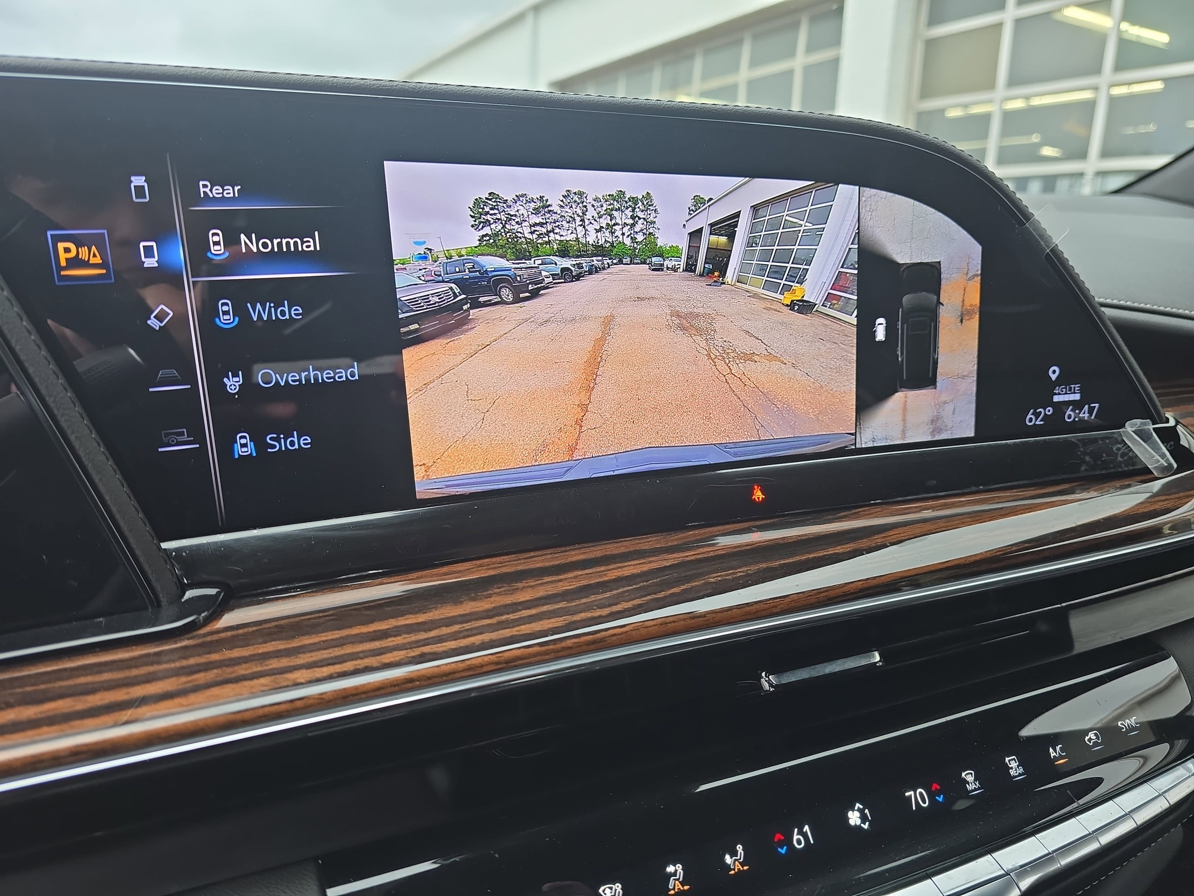 Certified 2023 Cadillac Escalade ESV Premium Luxury w/ LPO, Floor Liner Package AWD/4WD image 25