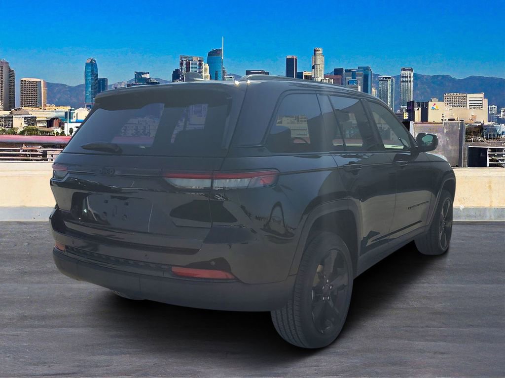 New 2025 Jeep Grand Cherokee Altitude image 4