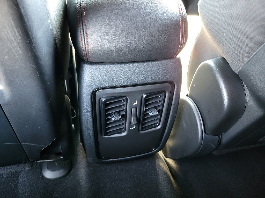 Used 2025 Dodge Durango GT RWD image 12