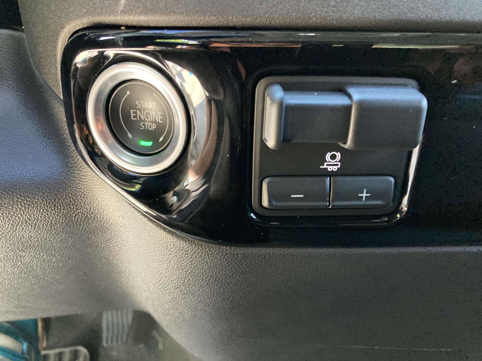 Used 2024 GMC Sierra 3500 SLE w/ SLE Convenience Package image 15