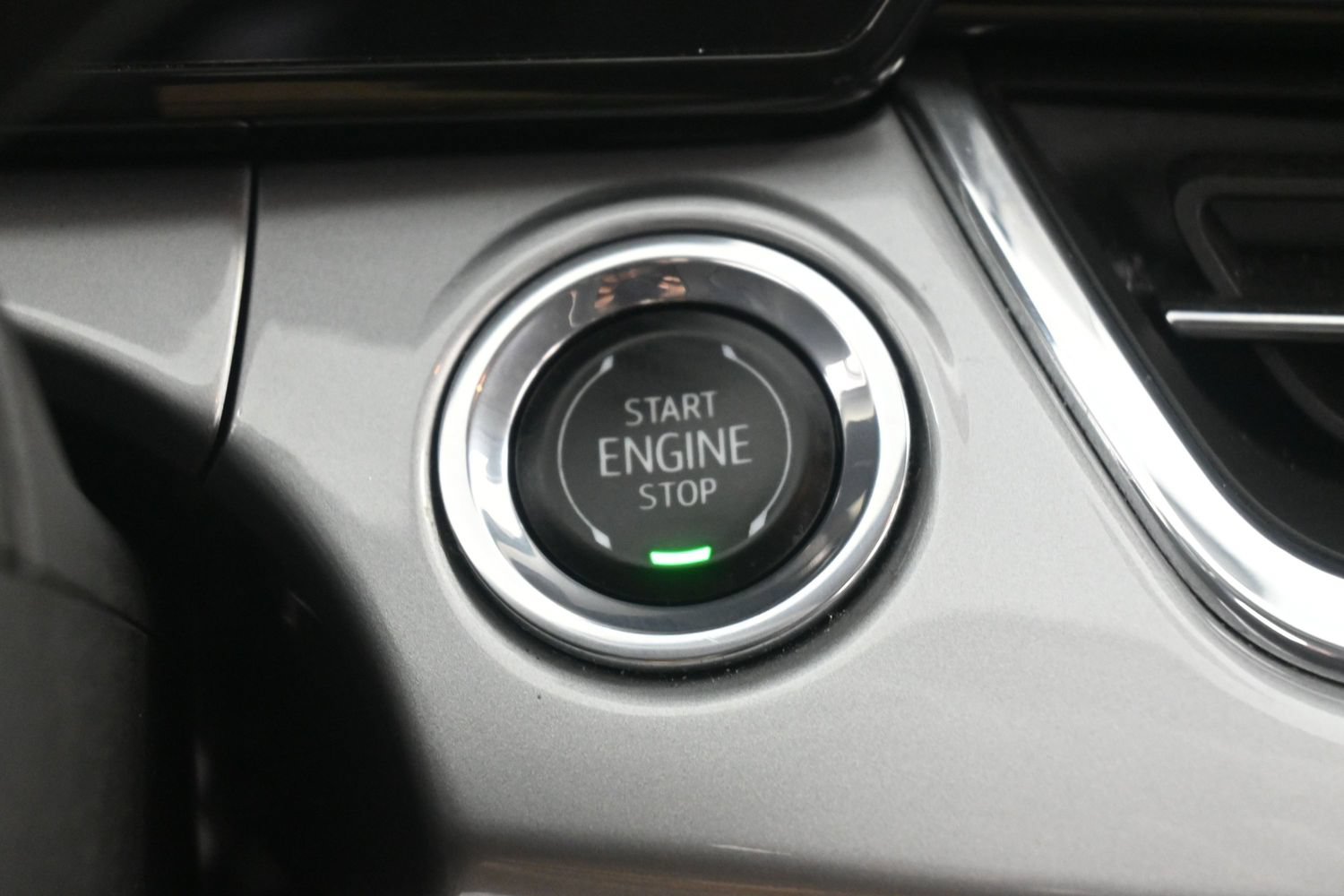 Used 2024 Chevrolet Trax LT FWD image 25