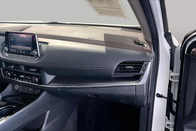 Certified 2023 Nissan Rogue SV FWD image 18
