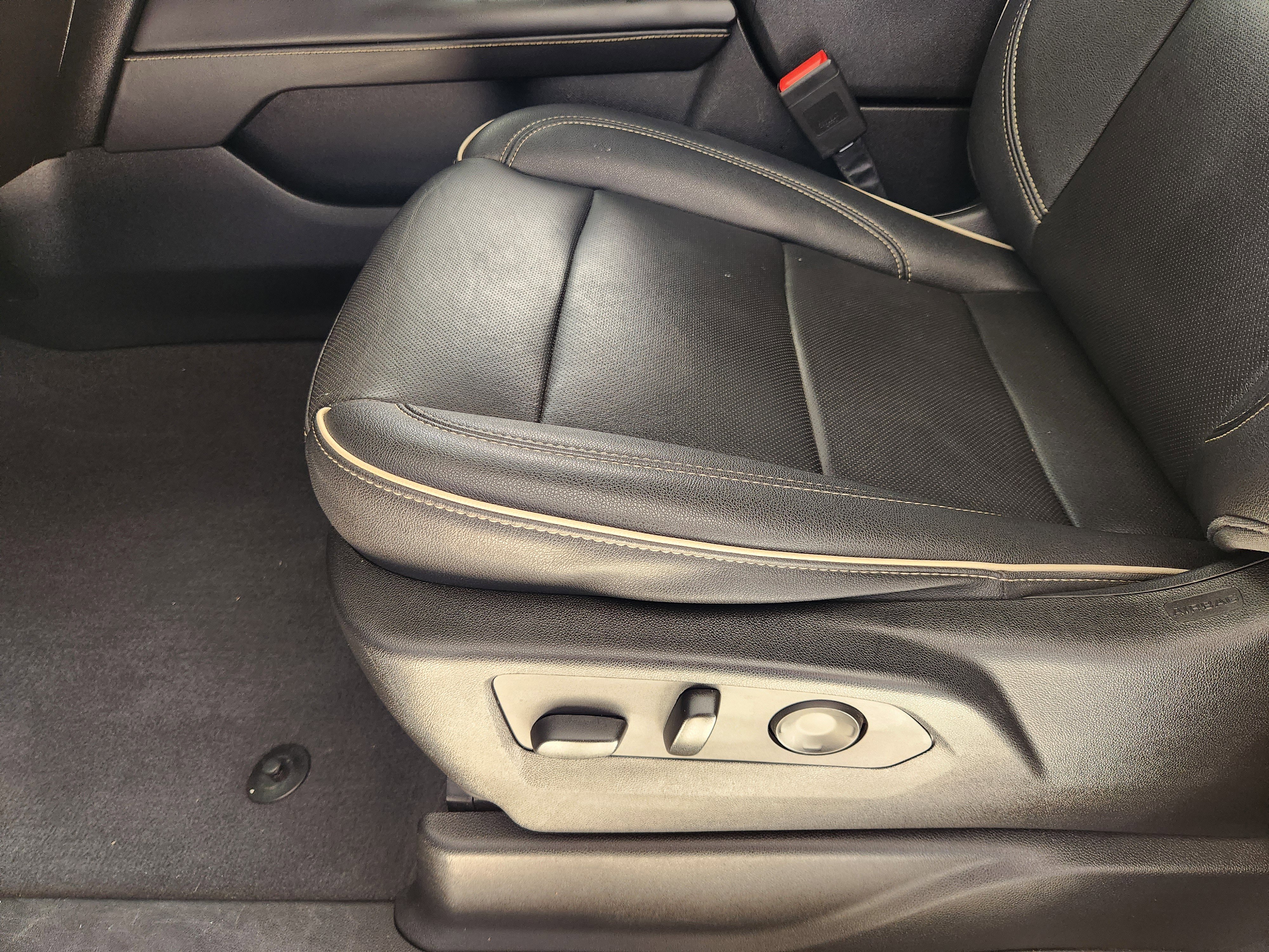 Used 2023 Chevrolet Suburban Premier RWD image 26