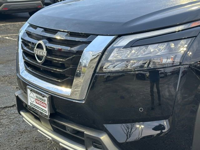 Certified 2025 Nissan Pathfinder SL image 8