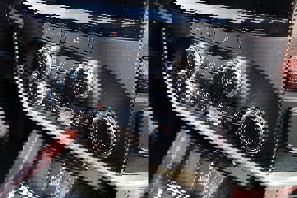 Used 2024 Ford Expedition Limited image 11