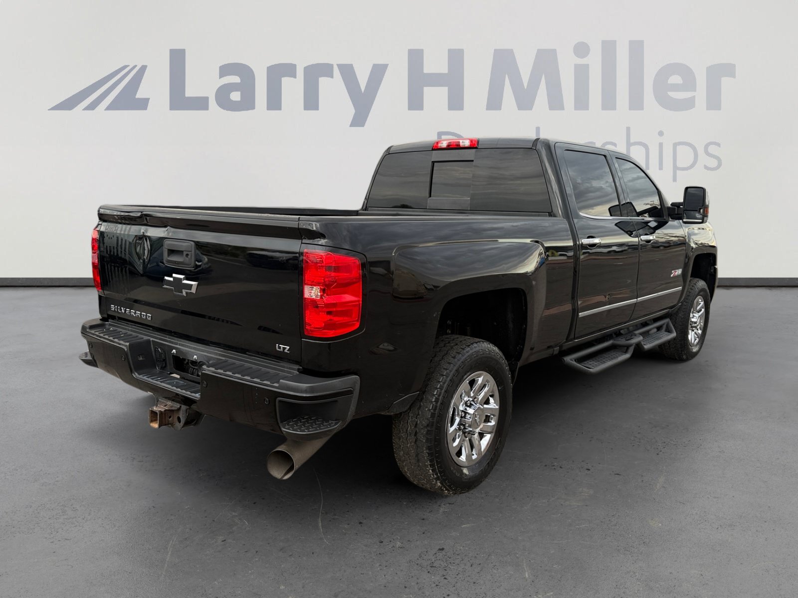 Used 2017 Chevrolet Silverado 3500 LTZ w/ Duramax Plus Package AWD/4WD image 5