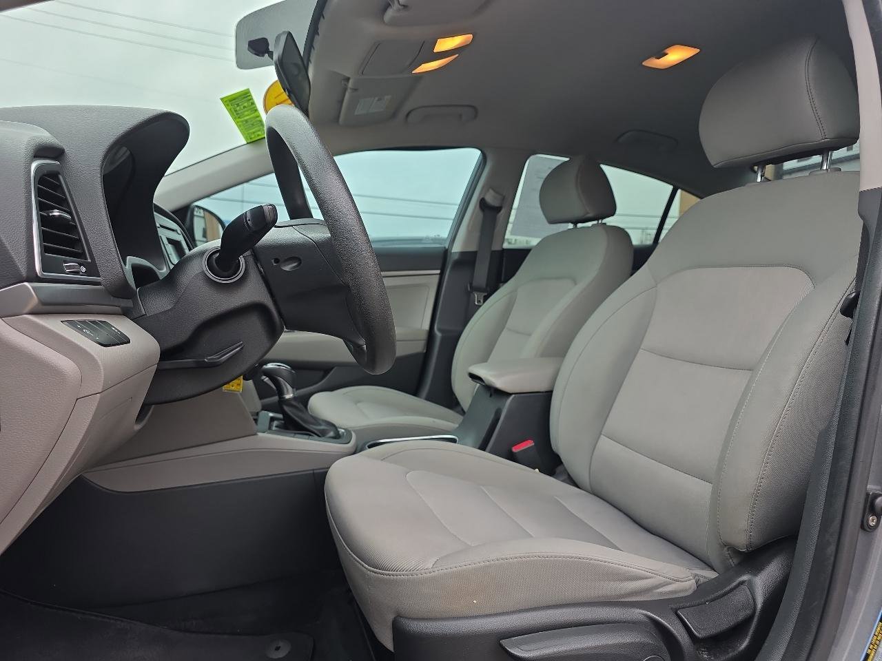 Used 2017 Hyundai Elantra SE image 11
