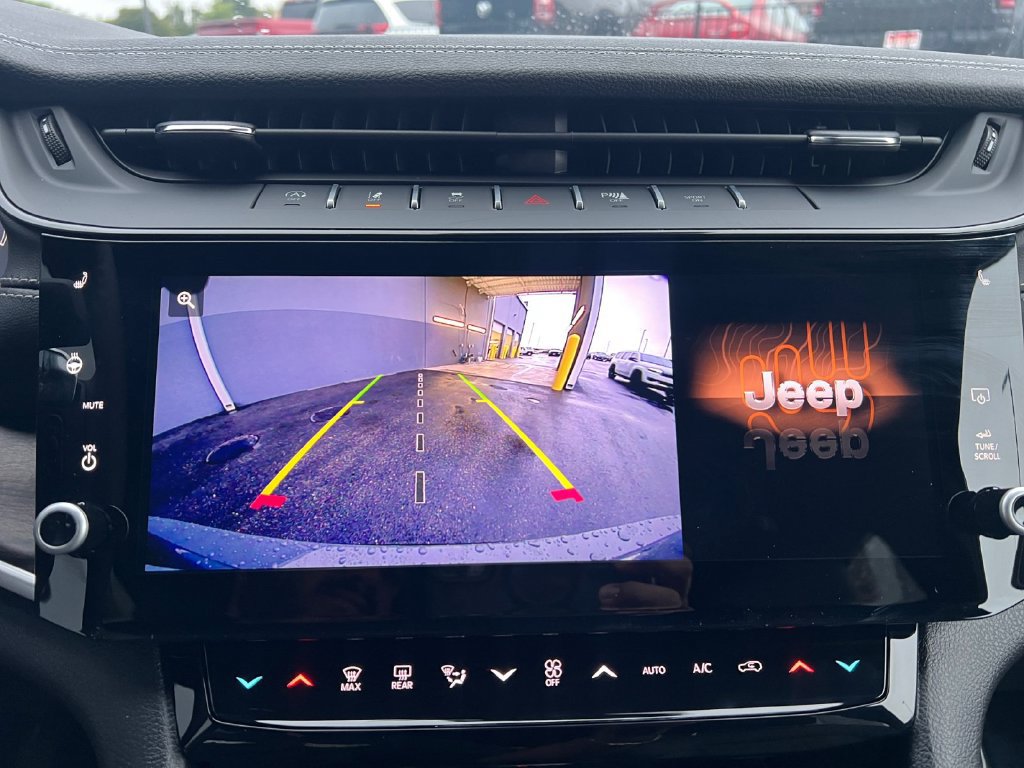 New 2027 Jeep Grand Cherokee L Limited RWD image 9