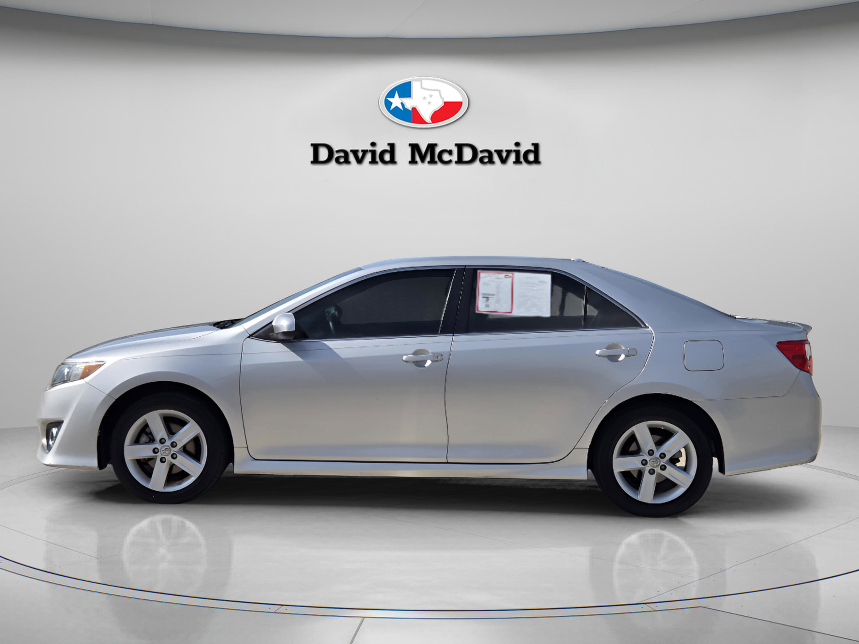 Used 2012 Toyota Camry SE FWD image 2