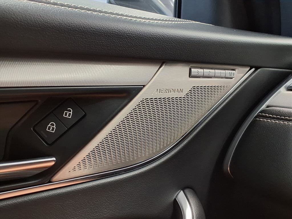 Used 2024 Jaguar F-PACE R-Dynamic S image 32