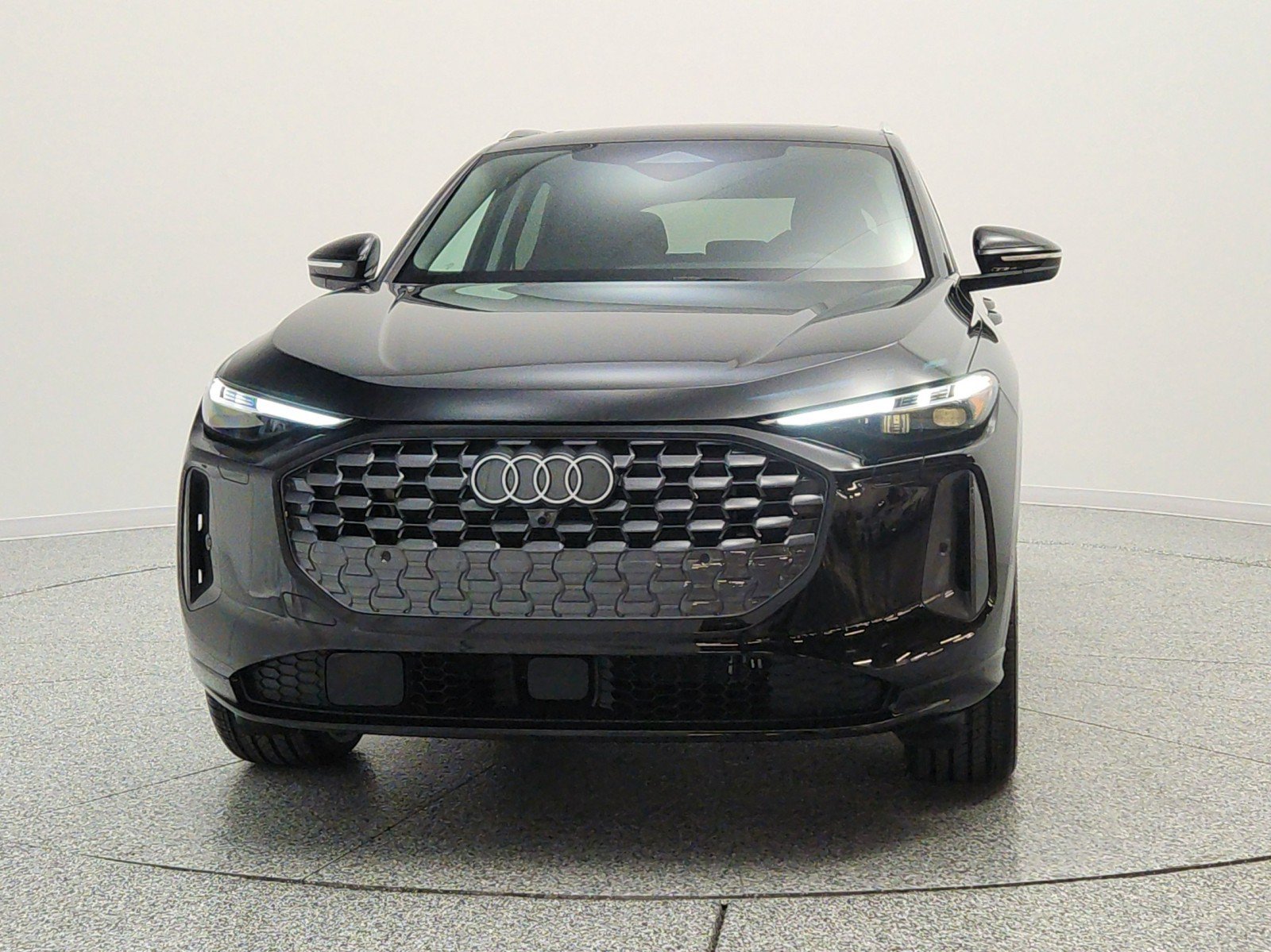 Used 2025 Audi Q5 Premium Plus w/ Premium Plus AWD/4WD image 2