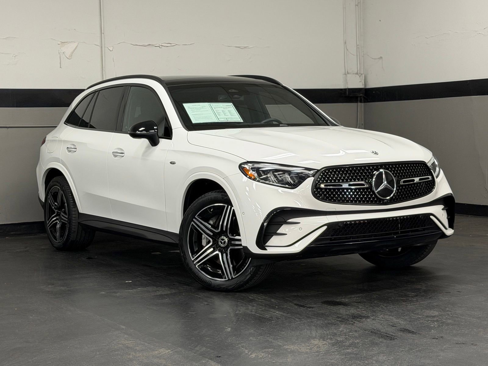 Used 2025 Mercedes-Benz GLC 350e 4MATIC image 2