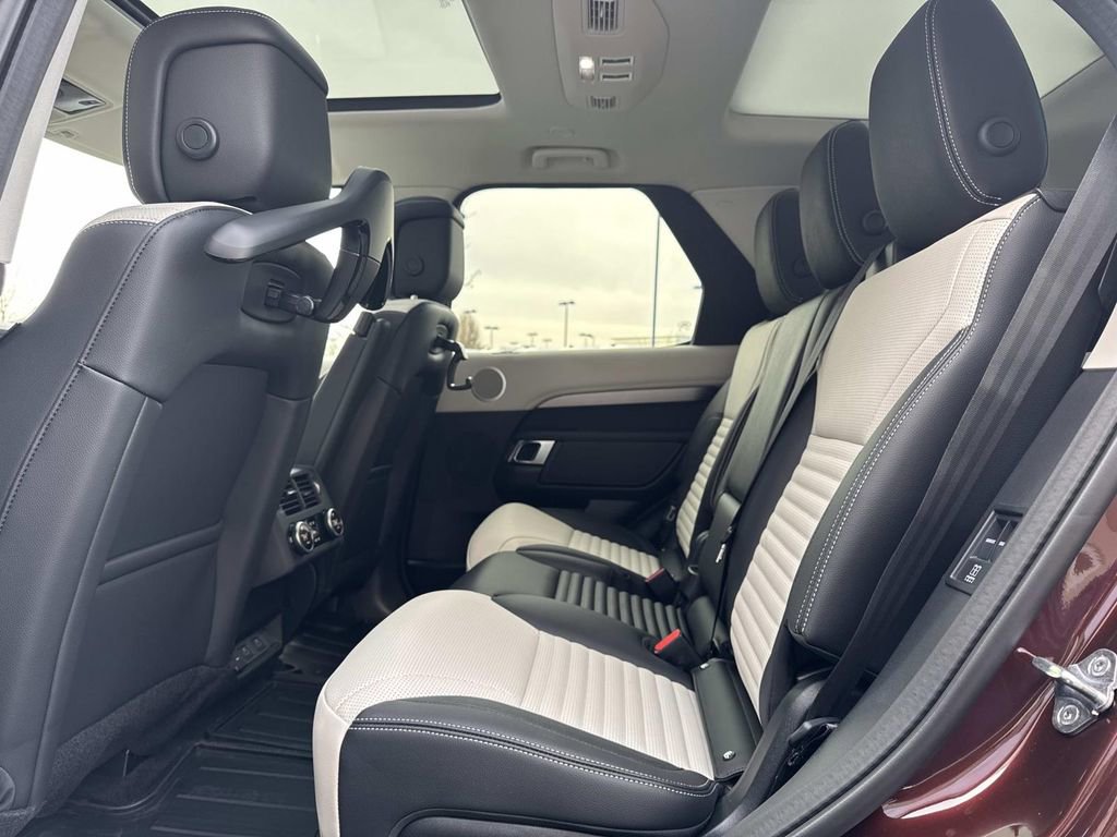 New 2026 Land Rover Discovery Limited Edition image 14