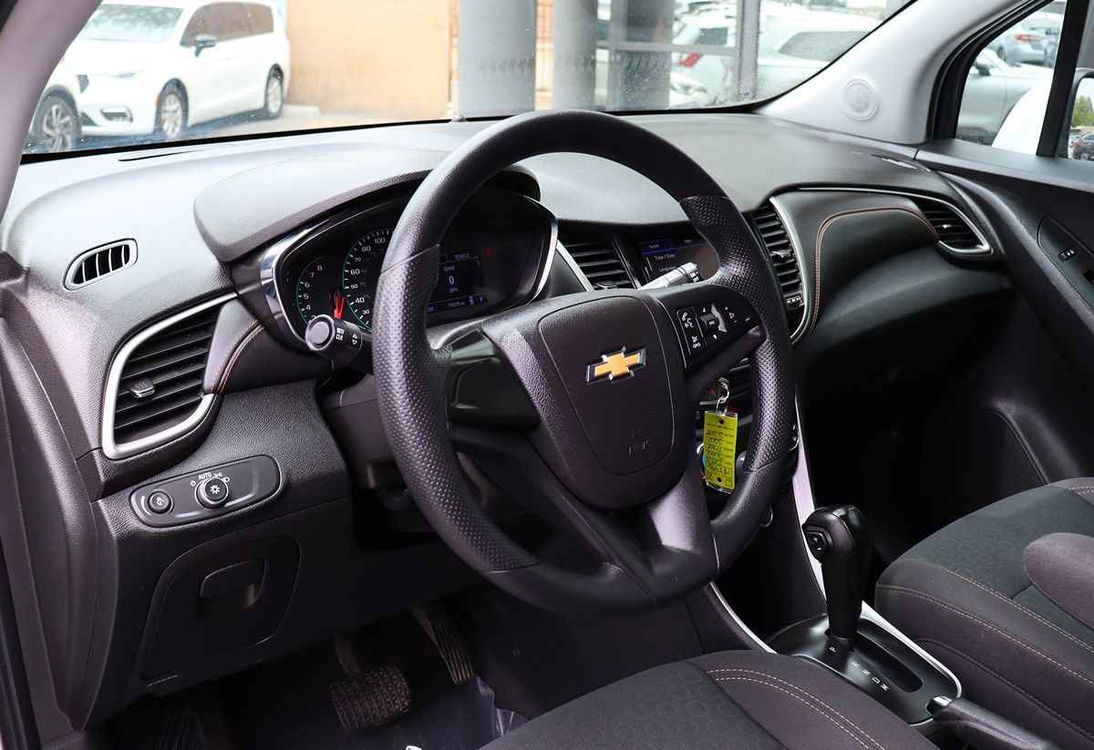 Used 2020 Chevrolet Trax LS FWD image 39