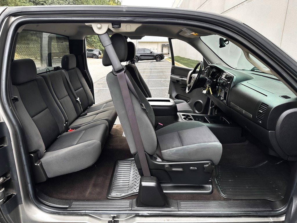 Used 2009 Chevrolet Silverado 1500 LT w/ Power Pack Plus AWD/4WD image 24