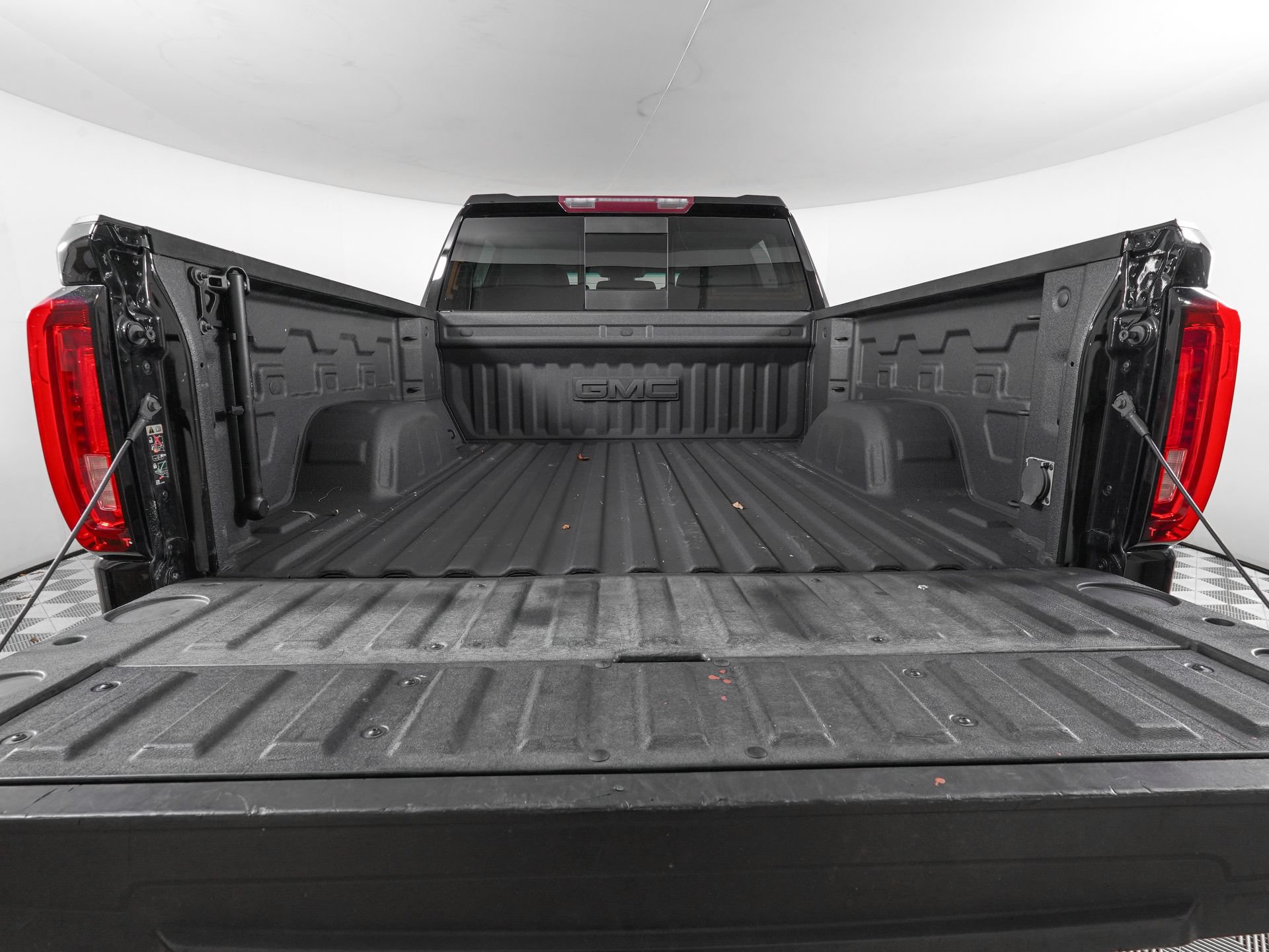 Used 2023 GMC Sierra 1500 SLT AWD/4WD image 6