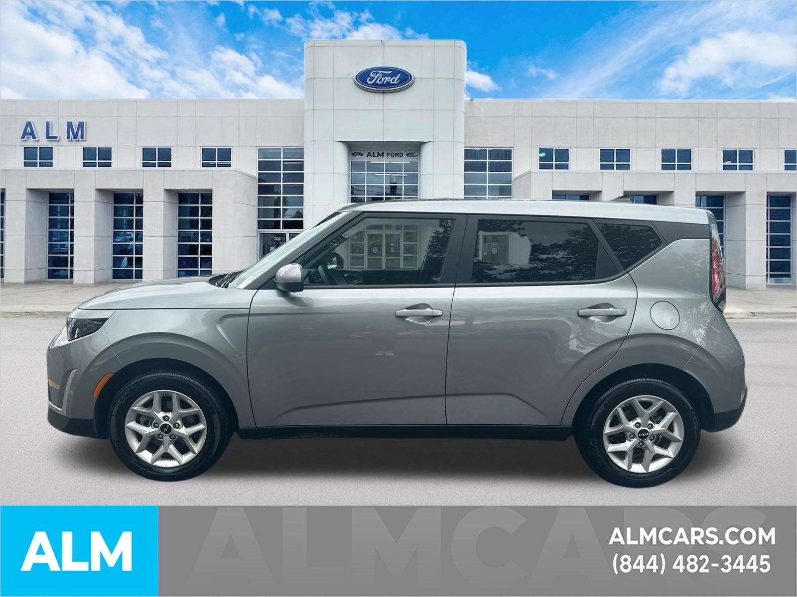 Used 2025 Kia Soul LX w/ LX Technology Package FWD image 9