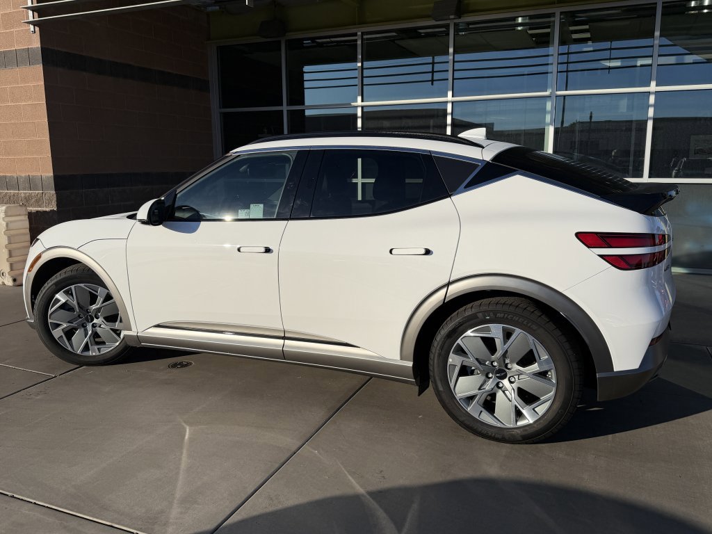 Used 2025 Genesis GV60 RWD image 5