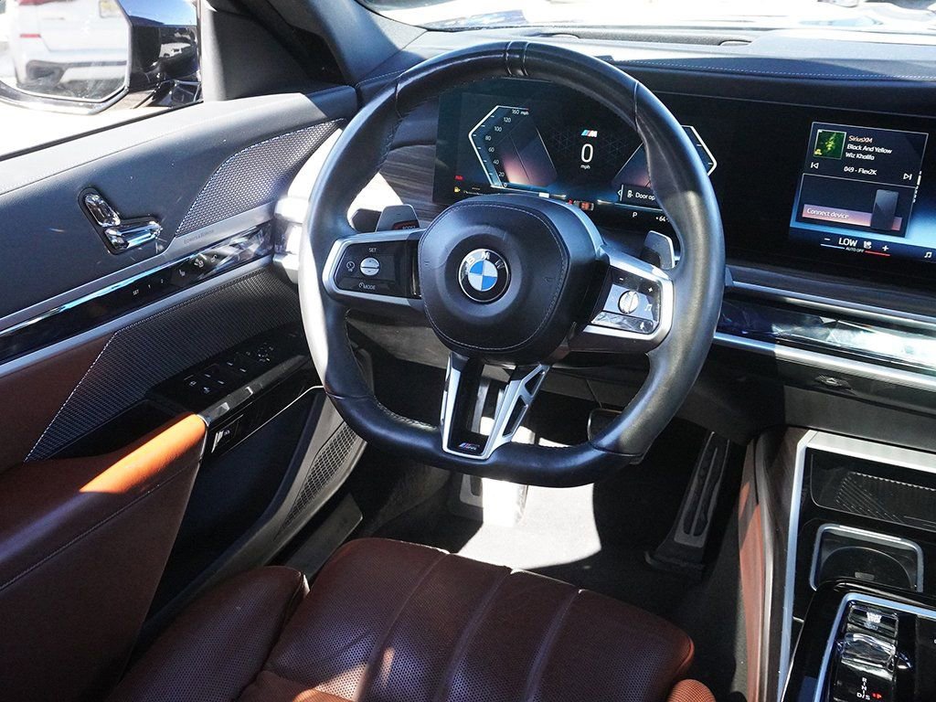 Used 2023 BMW 760i xDrive image 32
