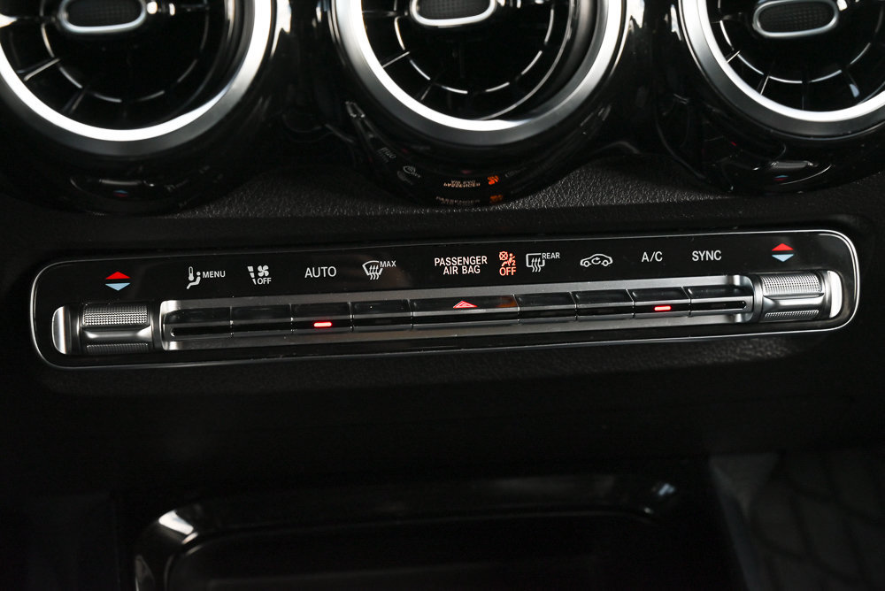 Used 2021 Mercedes-Benz GLB 250 4MATIC w/ Premium Package image 18