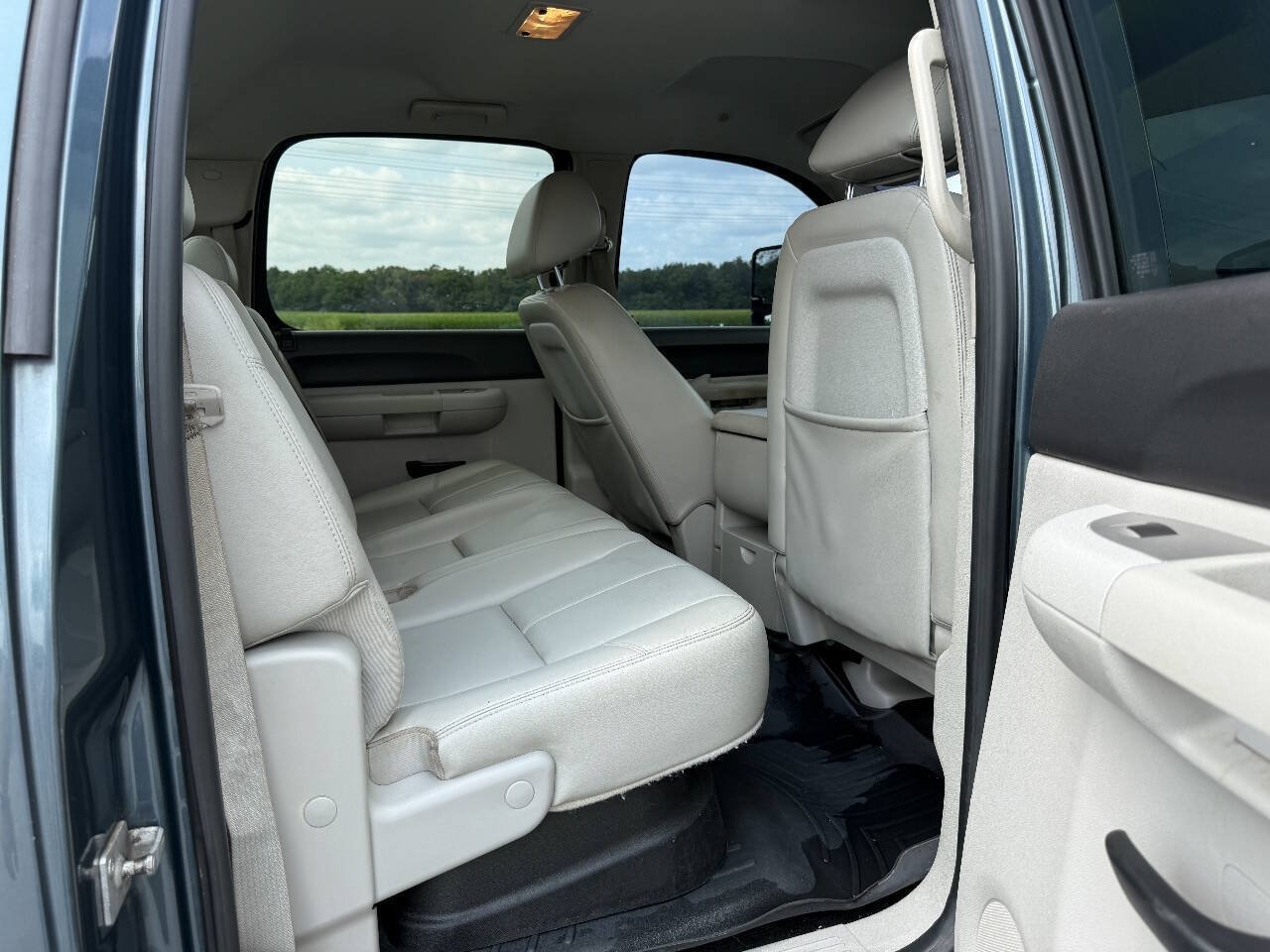 Used 2011 Chevrolet Silverado 2500 LT w/ Interior Plus Package AWD/4WD image 14
