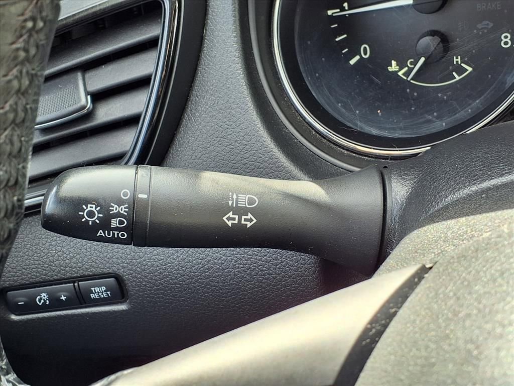 Used 2019 Nissan Rogue SV image 22