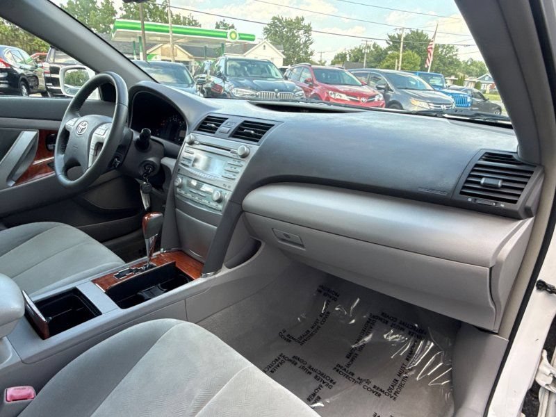 Used 2009 Toyota Camry XLE FWD image 16