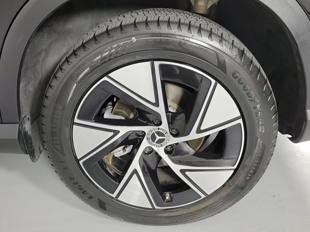Used 2024 Mercedes-Benz GLC 300 4MATIC image 9