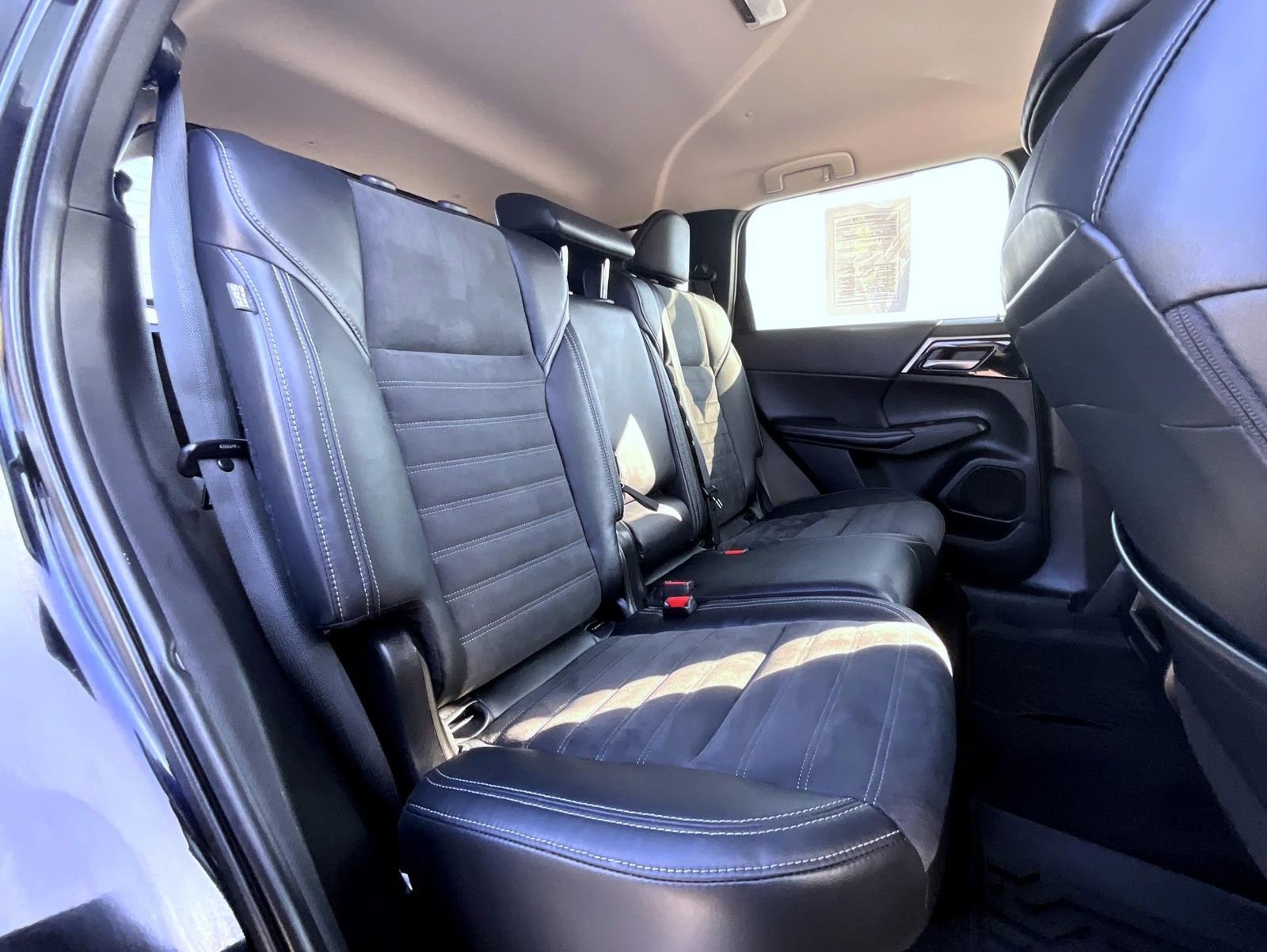 Used 2022 Mitsubishi Outlander SE image 21