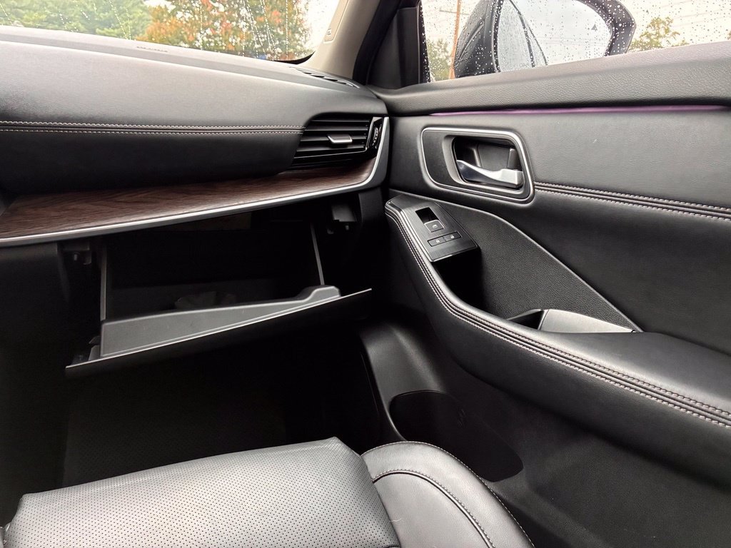 Used 2024 Nissan Rogue Platinum FWD image 40