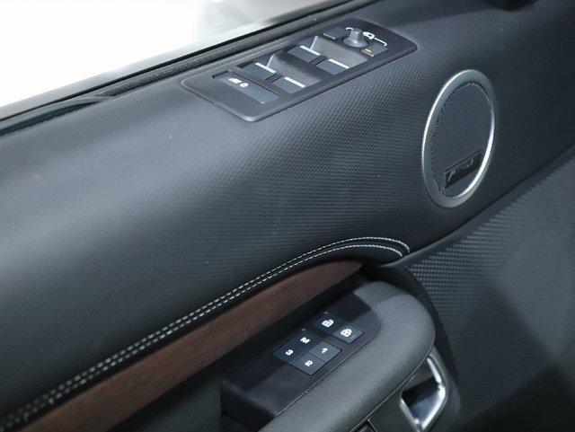 Used 2024 Land Rover Discovery Dynamic SE image 30