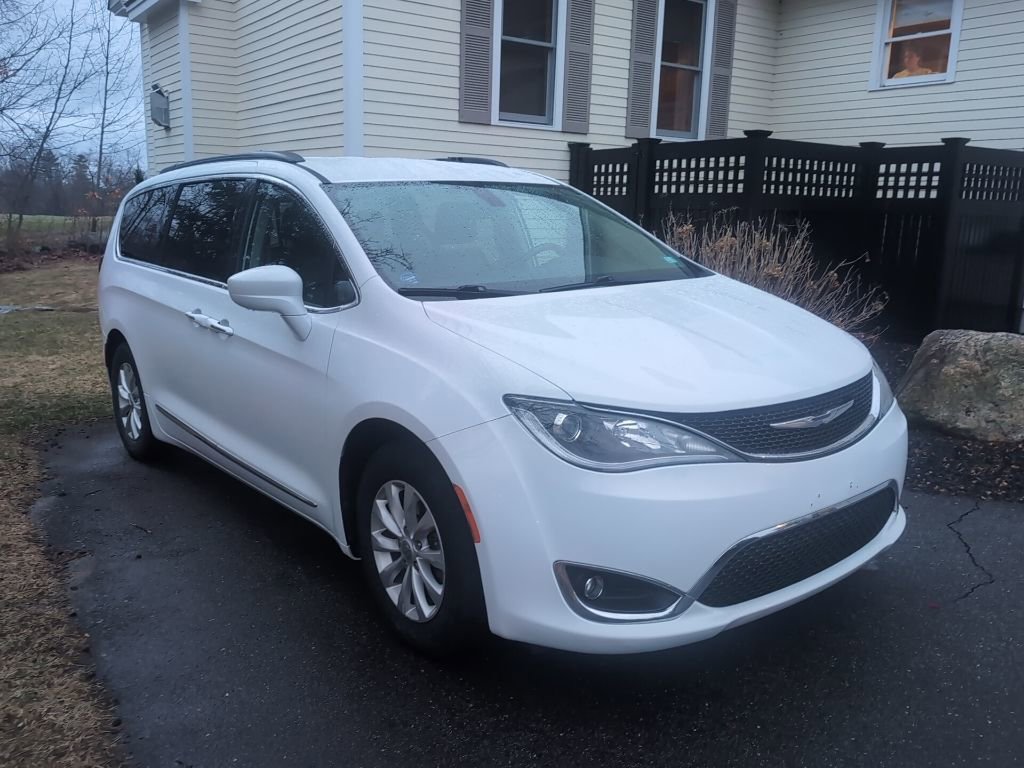 Used 2017 Chrysler Pacifica Touring-L image 11