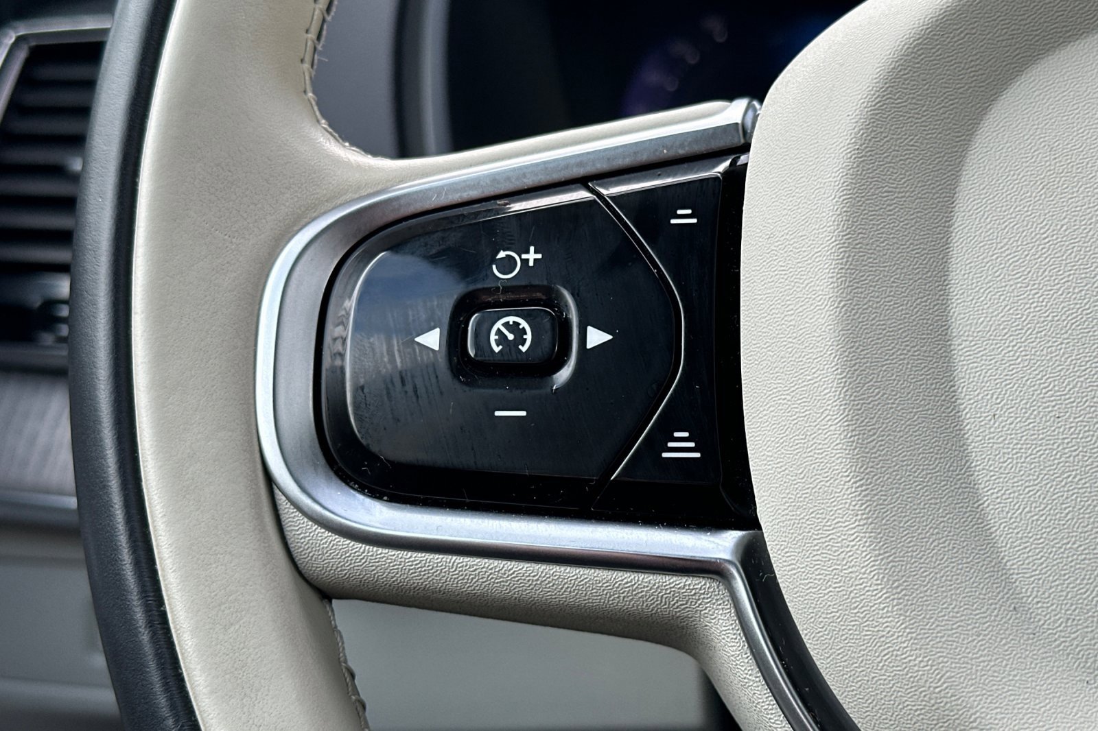 Used 2023 Volvo XC90 T8 Ultimate image 29