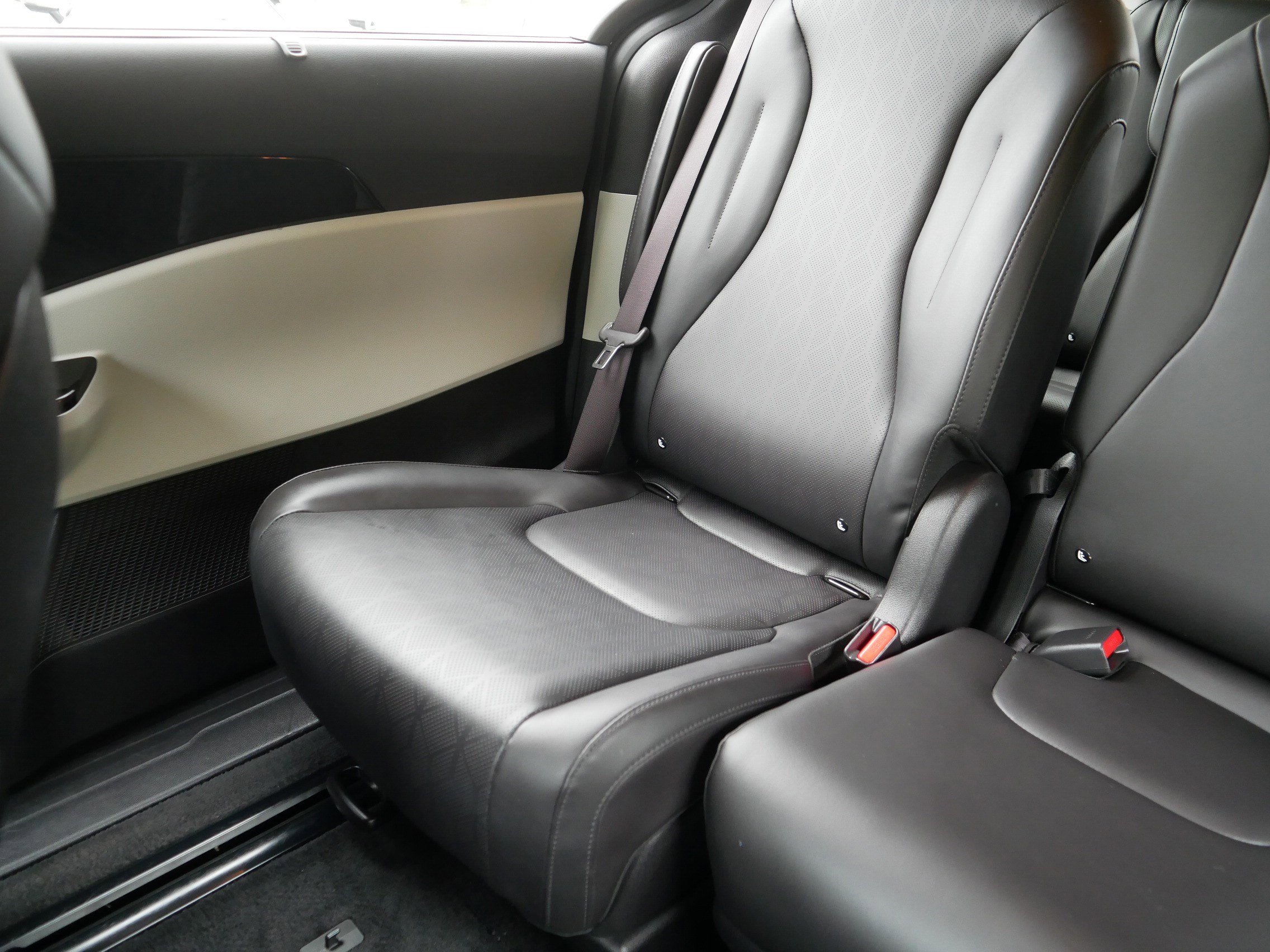 Used 2024 Kia Carnival SX FWD image 12