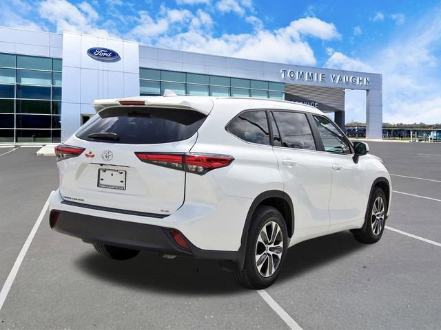 Used 2023 Toyota Highlander XLE image 4