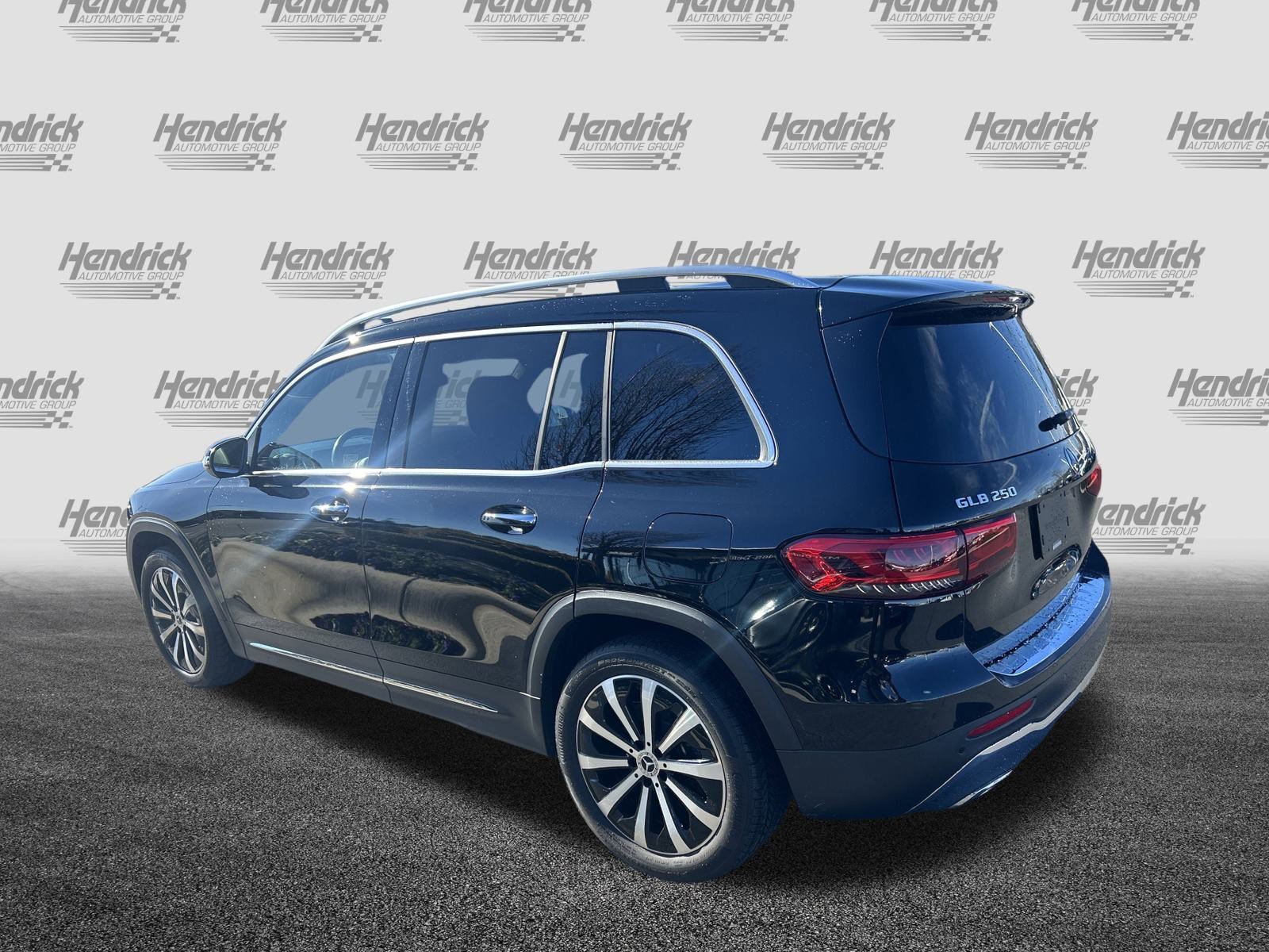 Used 2022 Mercedes-Benz GLB 250 w/ Premium Package Lite image 8