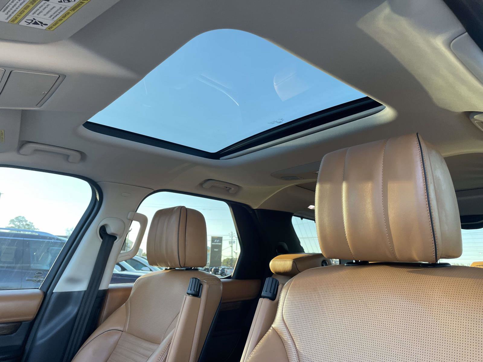 Used 2017 Land Rover Discovery HSE Luxury image 14