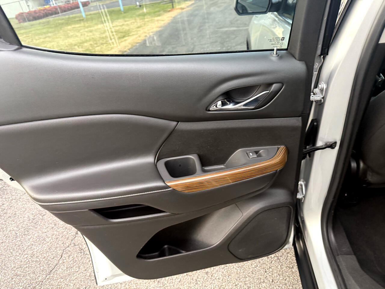 Used 2018 GMC Acadia SLE image 21