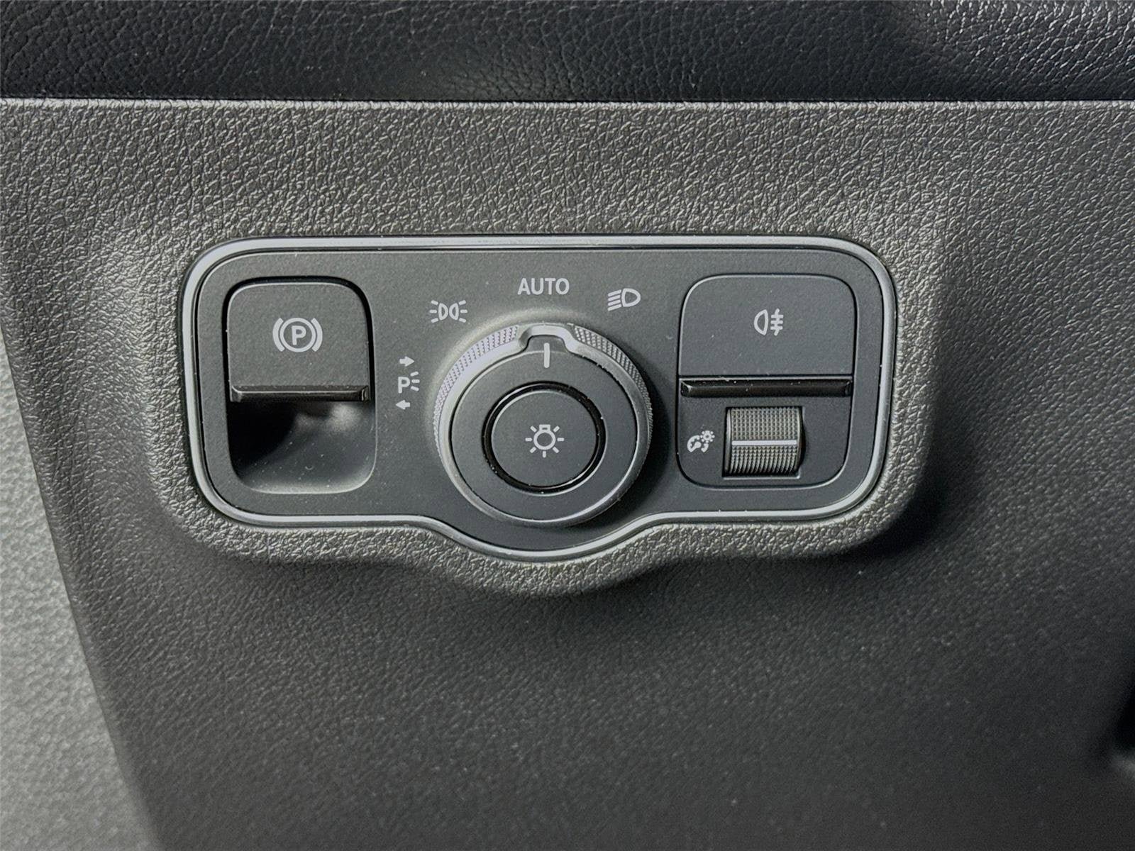 Used 2023 Mercedes-Benz GLB 250 w/ AMG Line image 11