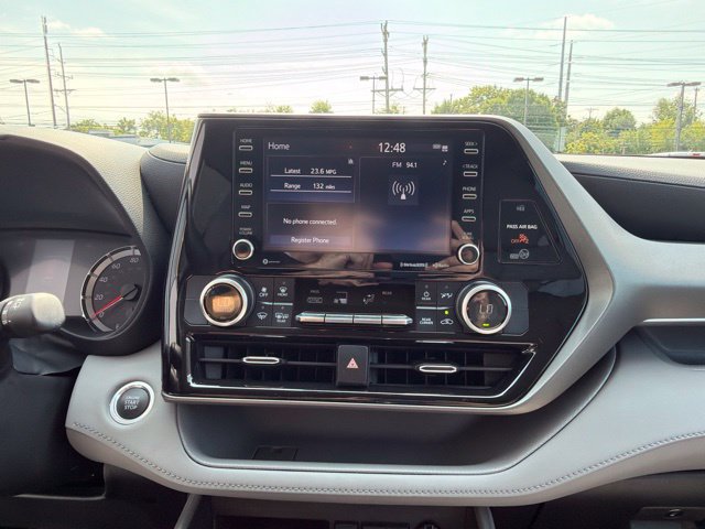 Used 2021 Toyota Highlander LE AWD/4WD image 18
