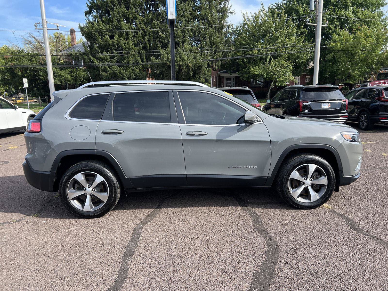 Used 2020 Jeep Cherokee Limited AWD/4WD image 8