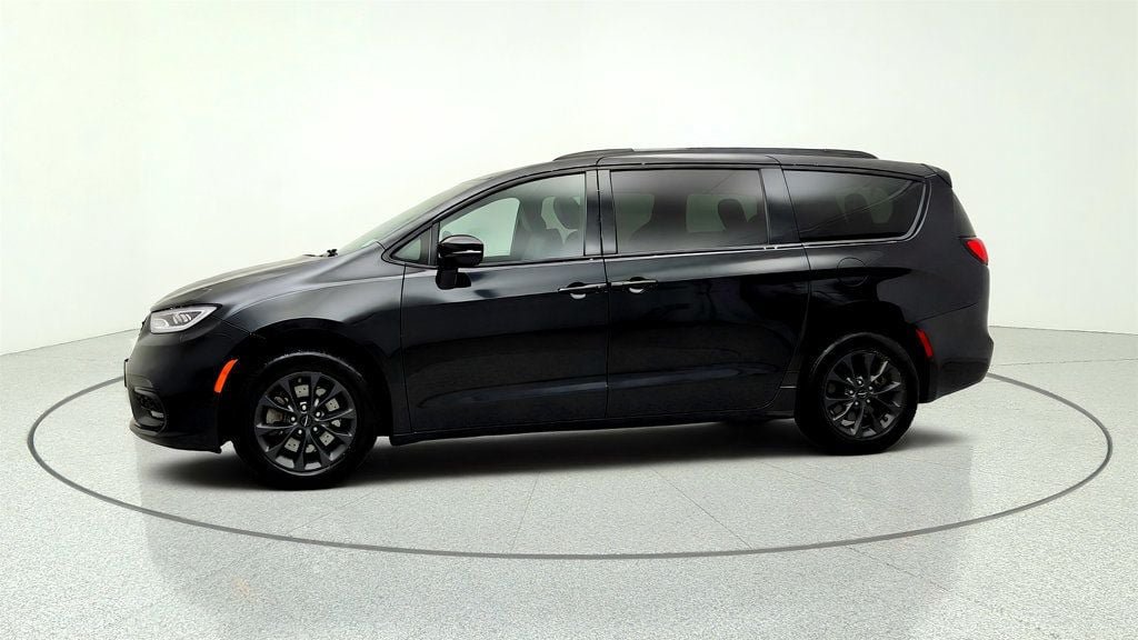 Used 2021 Chrysler Pacifica Touring-L w/ Premium & Safety Sphere Group AWD/4WD image 8
