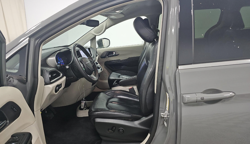 Used 2022 Chrysler Pacifica Touring-L FWD image 8