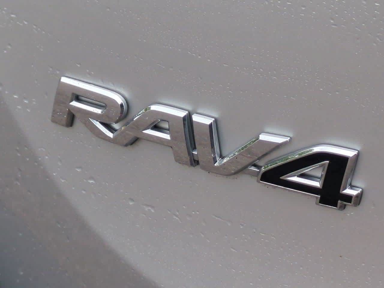 Used 2015 Toyota RAV4 LE AWD/4WD image 12